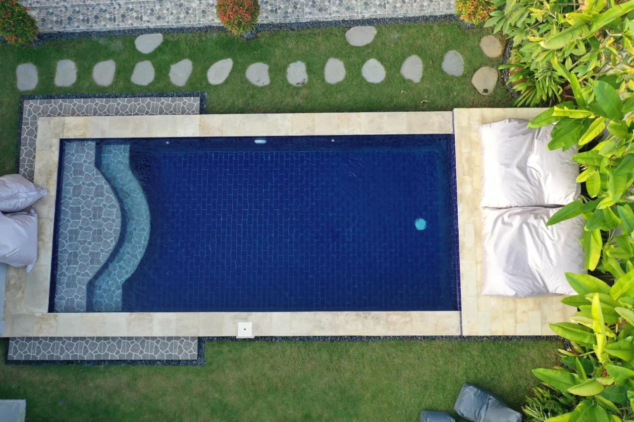 Surf & Party - Hostel Somewhere Else Canggu  Bagian luar foto