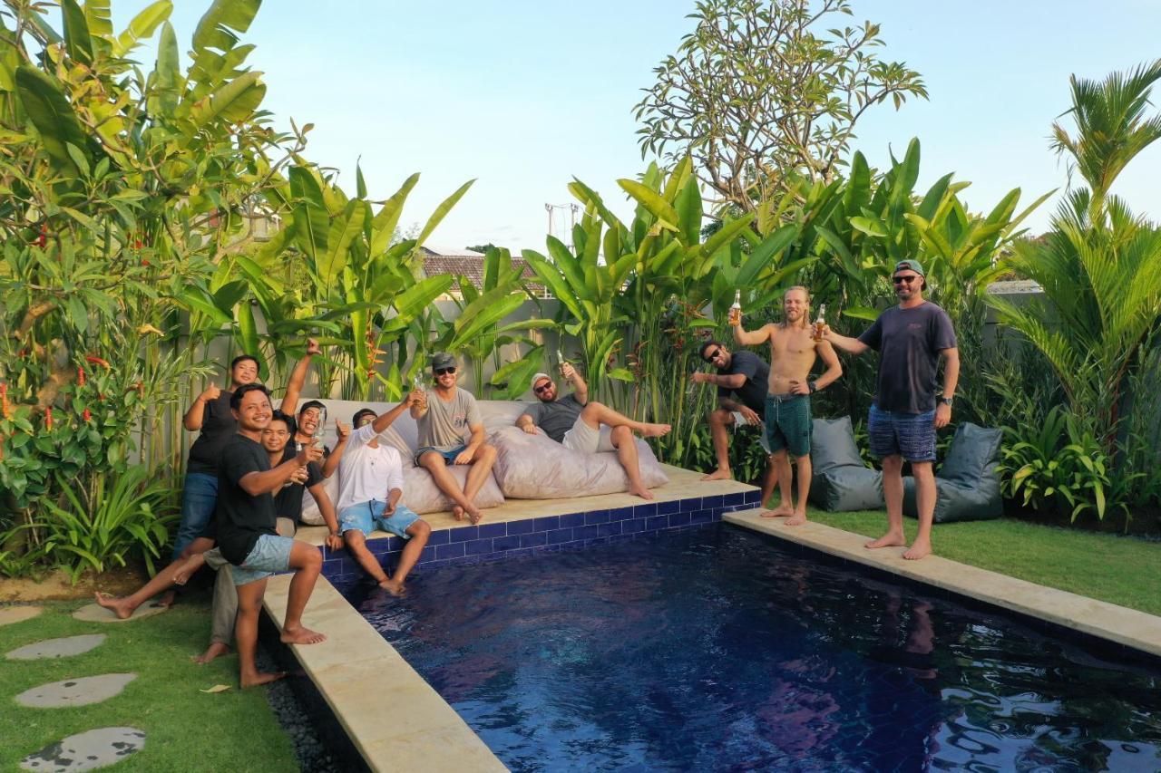 Surf & Party - Hostel Somewhere Else Canggu  Bagian luar foto