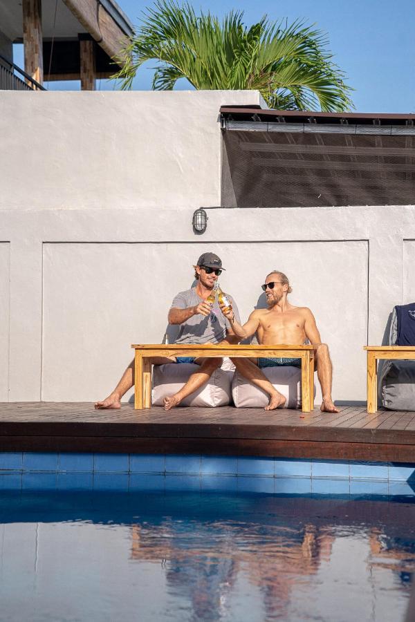 Surf & Party - Hostel Somewhere Else Canggu  Bagian luar foto