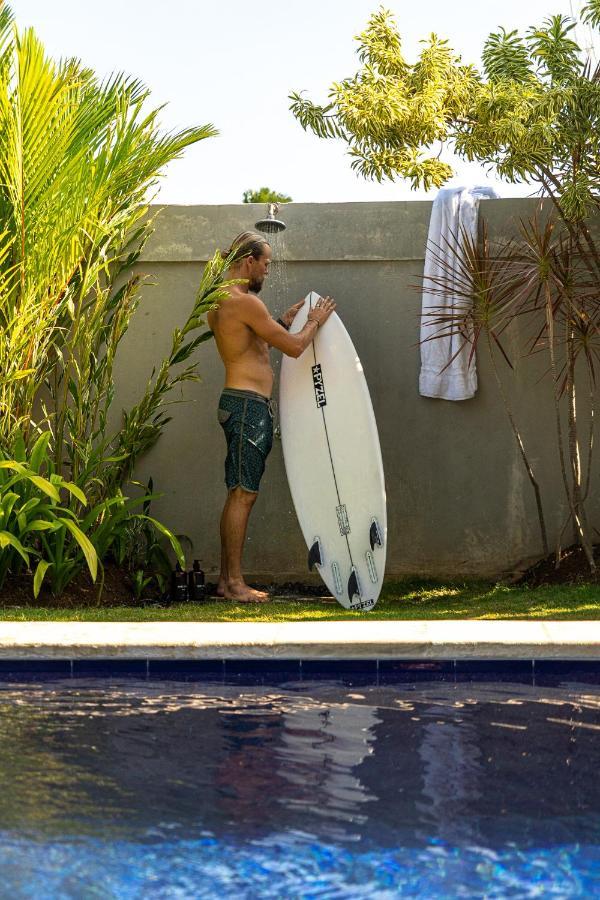Surf & Party - Hostel Somewhere Else Canggu  Bagian luar foto
