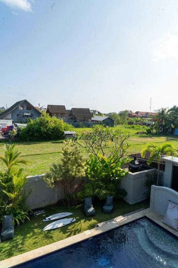 Surf & Party - Hostel Somewhere Else Canggu  Bagian luar foto