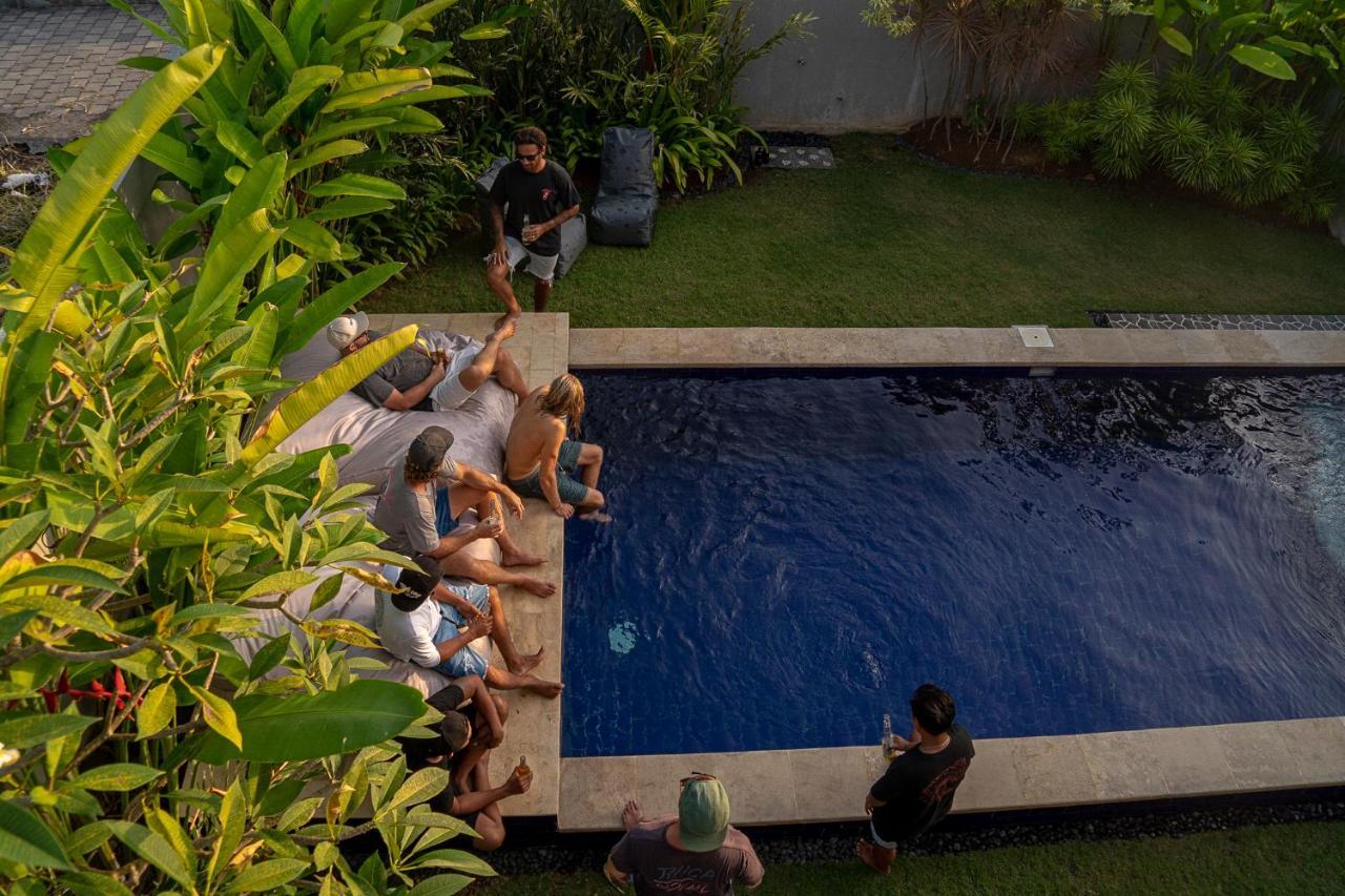 Surf & Party - Hostel Somewhere Else Canggu  Bagian luar foto