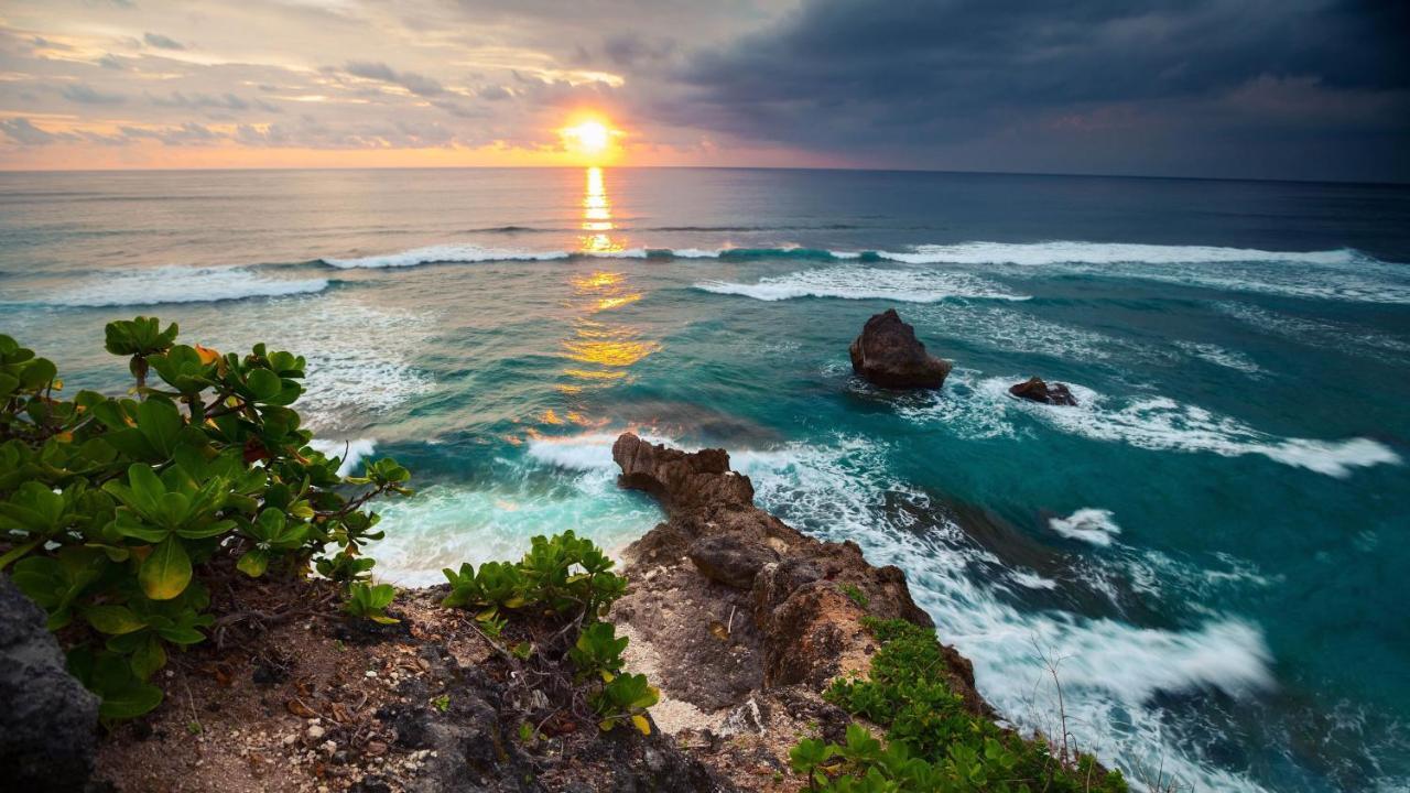 Surf & Party - Hostel Somewhere Else Canggu  Bagian luar foto