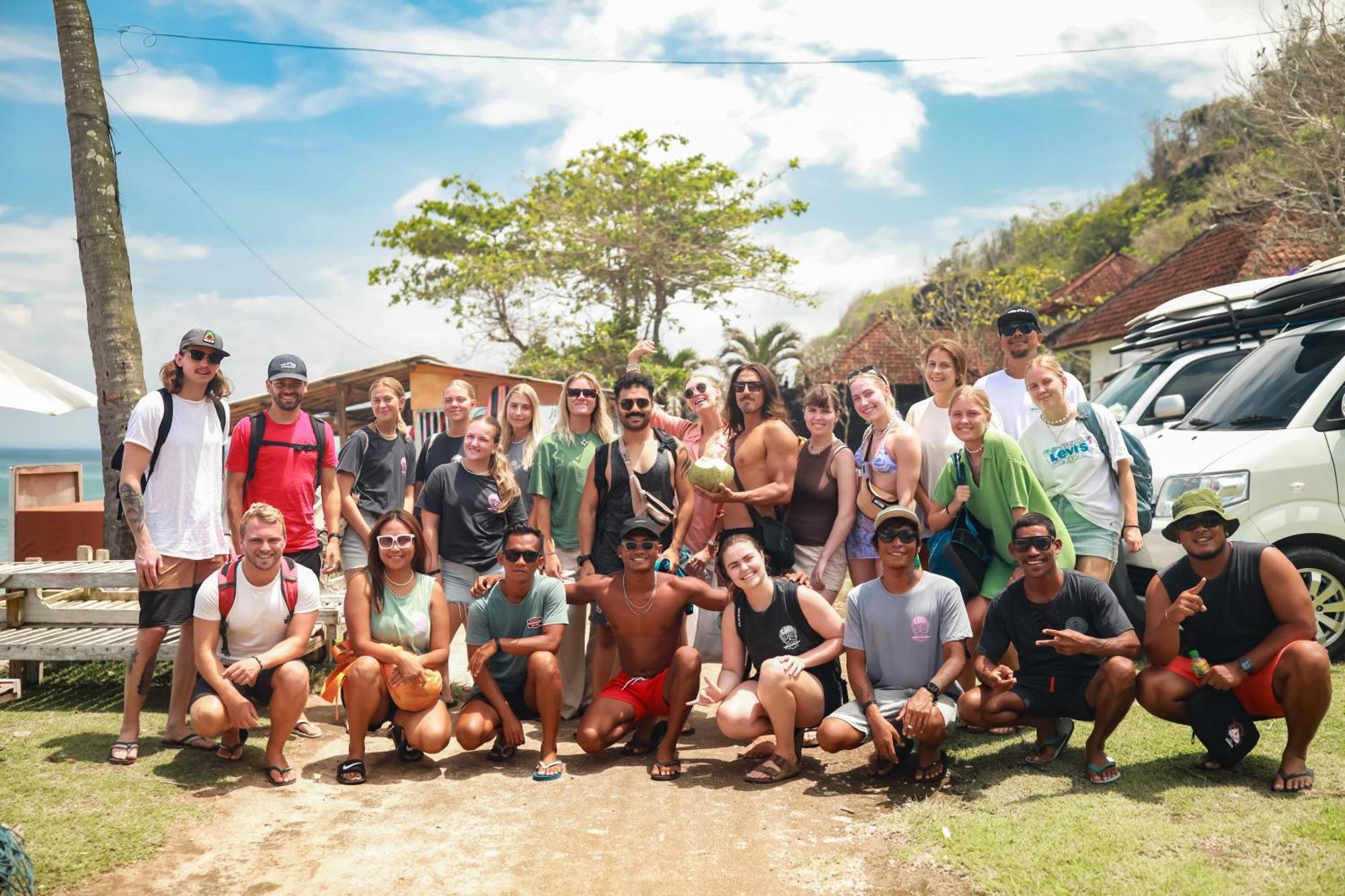 Surf & Party - Hostel Somewhere Else Canggu  Bagian luar foto