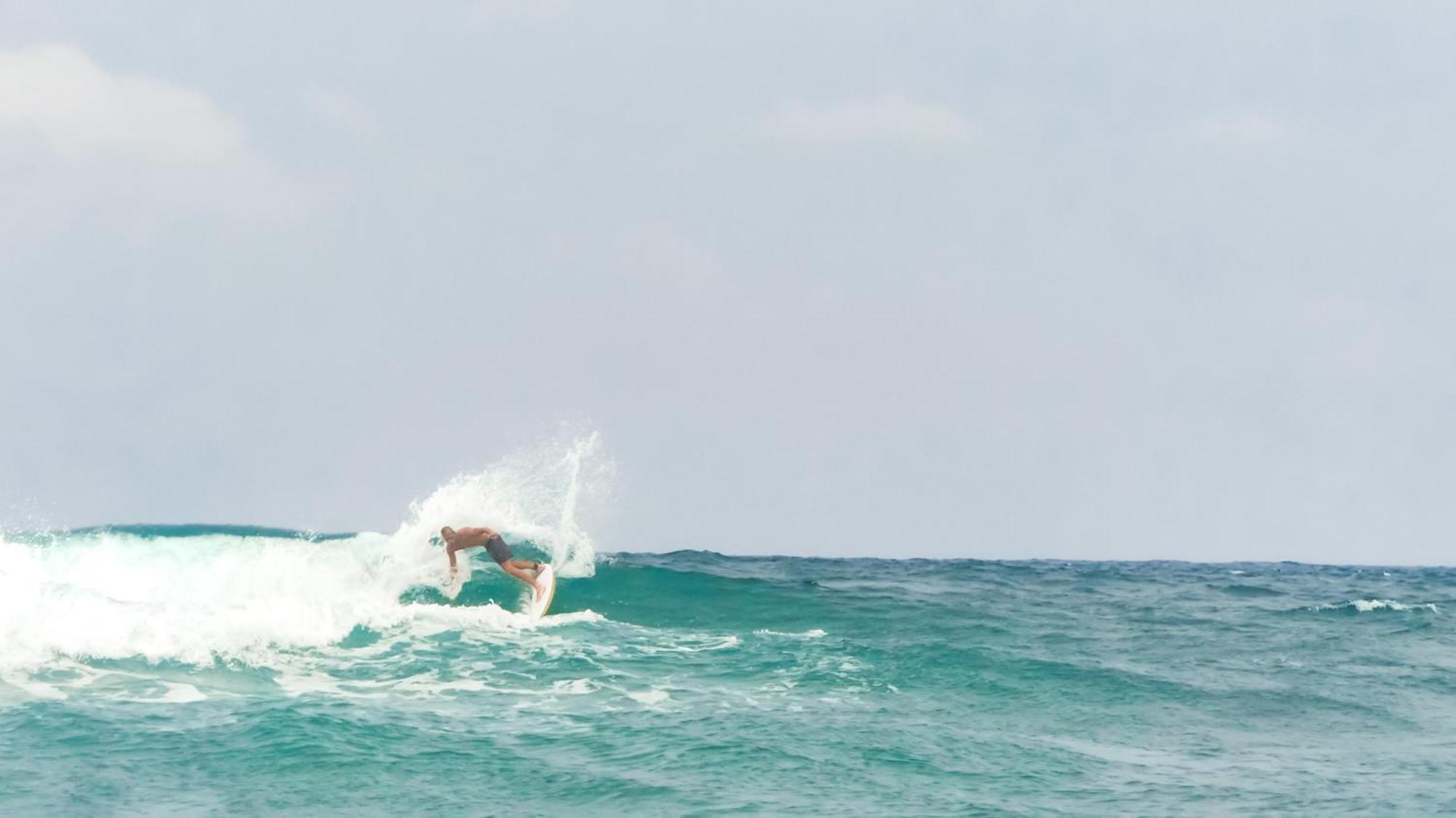 Surf & Party - Hostel Somewhere Else Canggu  Bagian luar foto