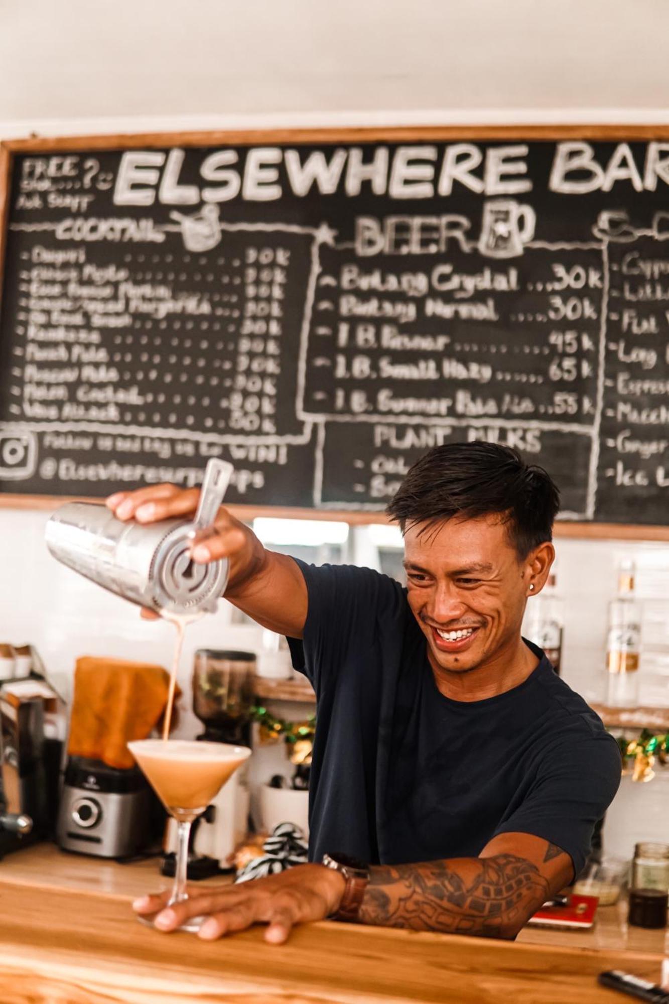 Surf & Party - Hostel Somewhere Else Canggu  Bagian luar foto