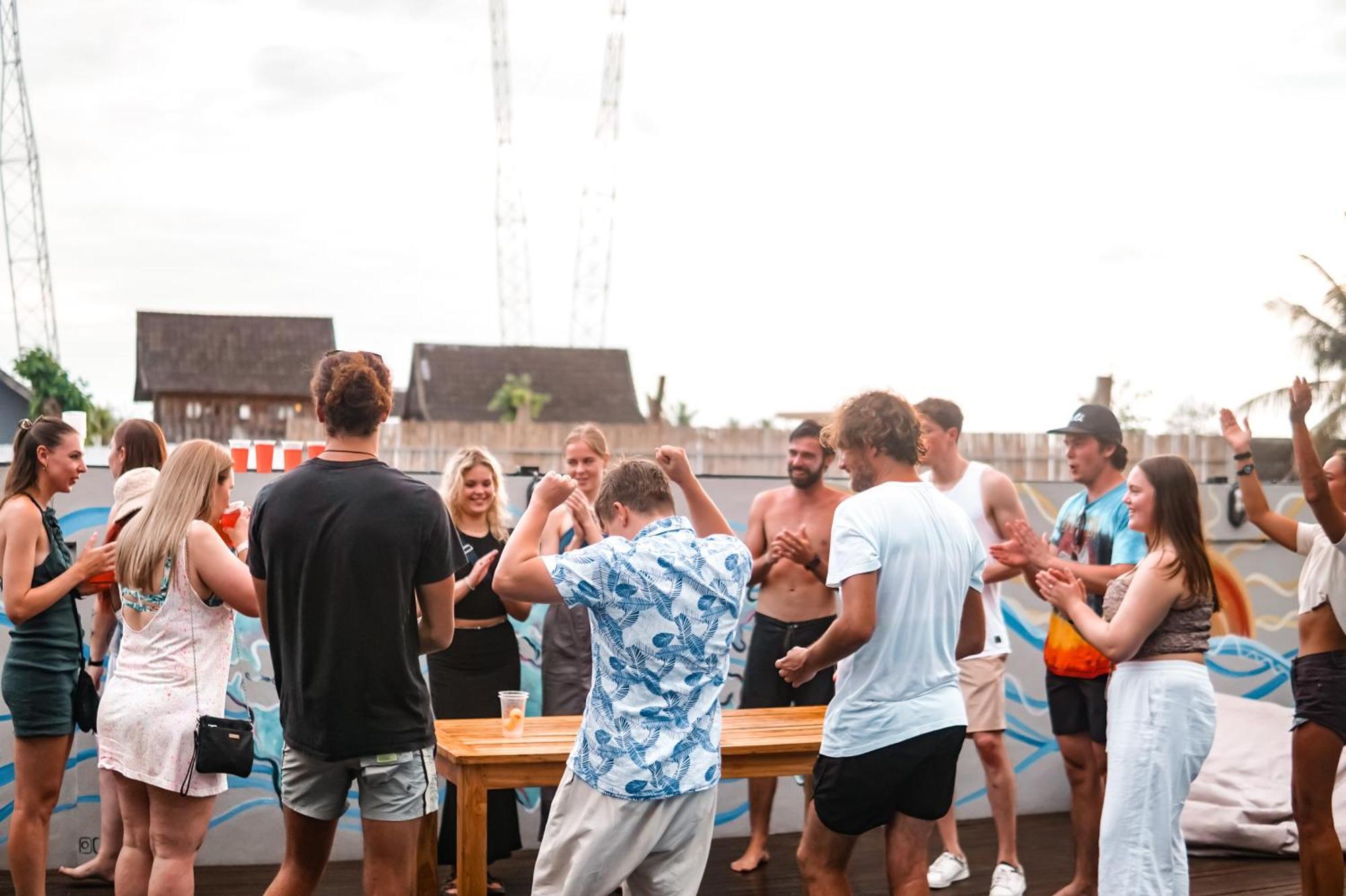 Surf & Party - Hostel Somewhere Else Canggu  Bagian luar foto