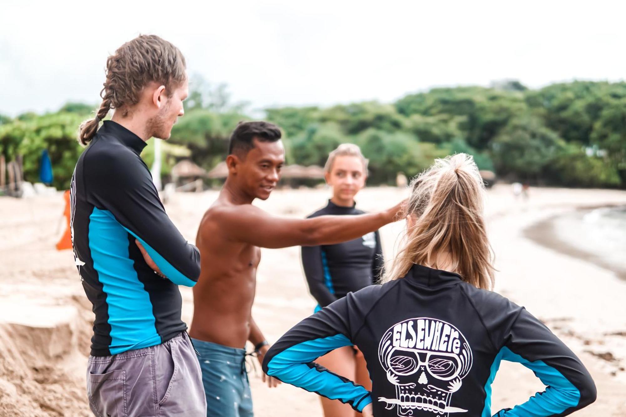 Surf & Party - Hostel Somewhere Else Canggu  Bagian luar foto
